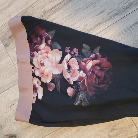 (3 for $25) Floral print tights - Picture 3 of 4